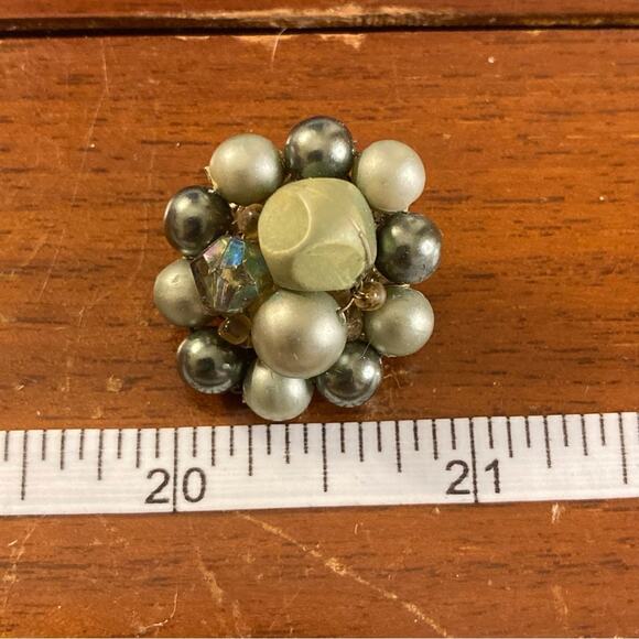 0049 Vintage 50s Japan Cluster Style Green and Gray Bead Clip-on Earrings - Picture 3 of 3